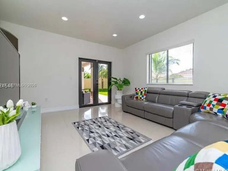 16588 SW 44th St — Photo 11