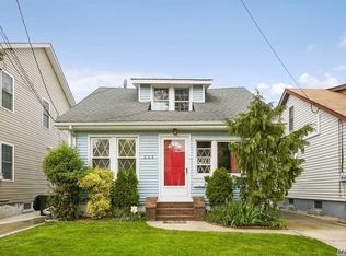 222 Franklin St, Elmont, NY 11003