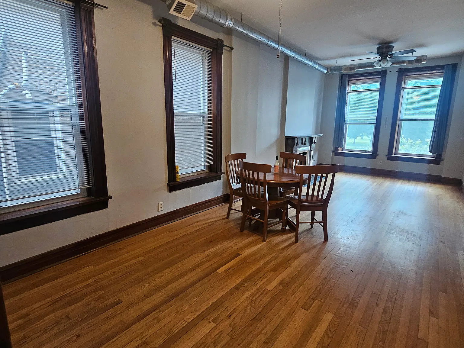 2 bed, 1000 sqft, $1,600 — Photo 3