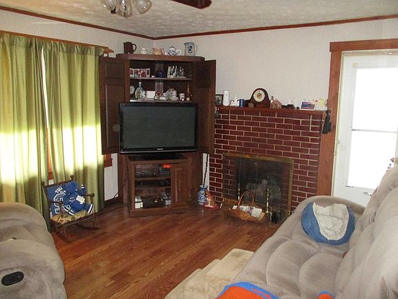 2nd image of 113 Mountainview Ln