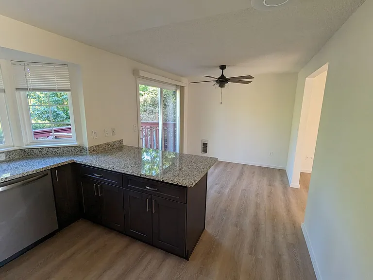 12819-12821 Waller Rd E — Photo 4