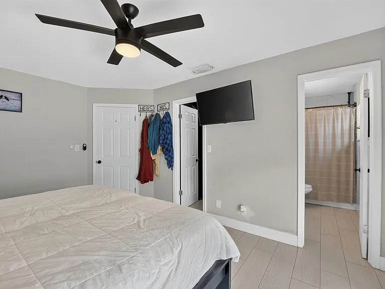 8131 NW 44th Ct — Photo 37