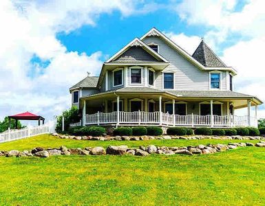 8171 Hartland Rd, Fenton, MI, 48430