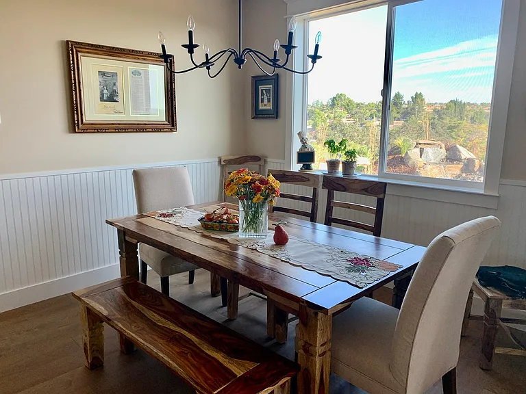 Dining room can seat 8+