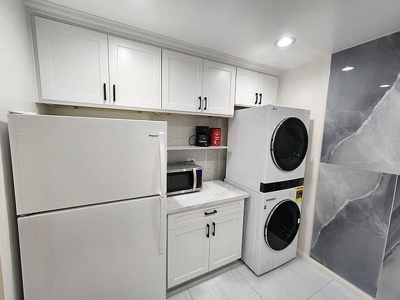 3rd image of 1141 S Lincoln Ave #F