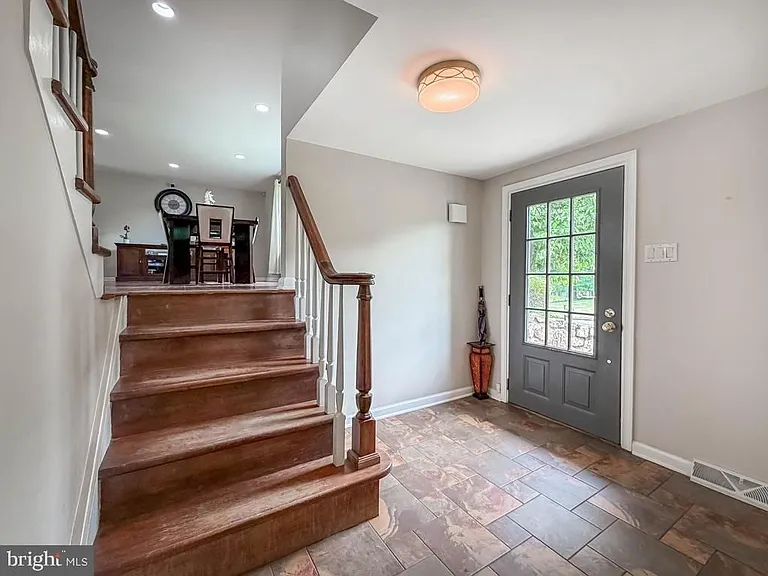 1168 Temple Dr — Photo 20