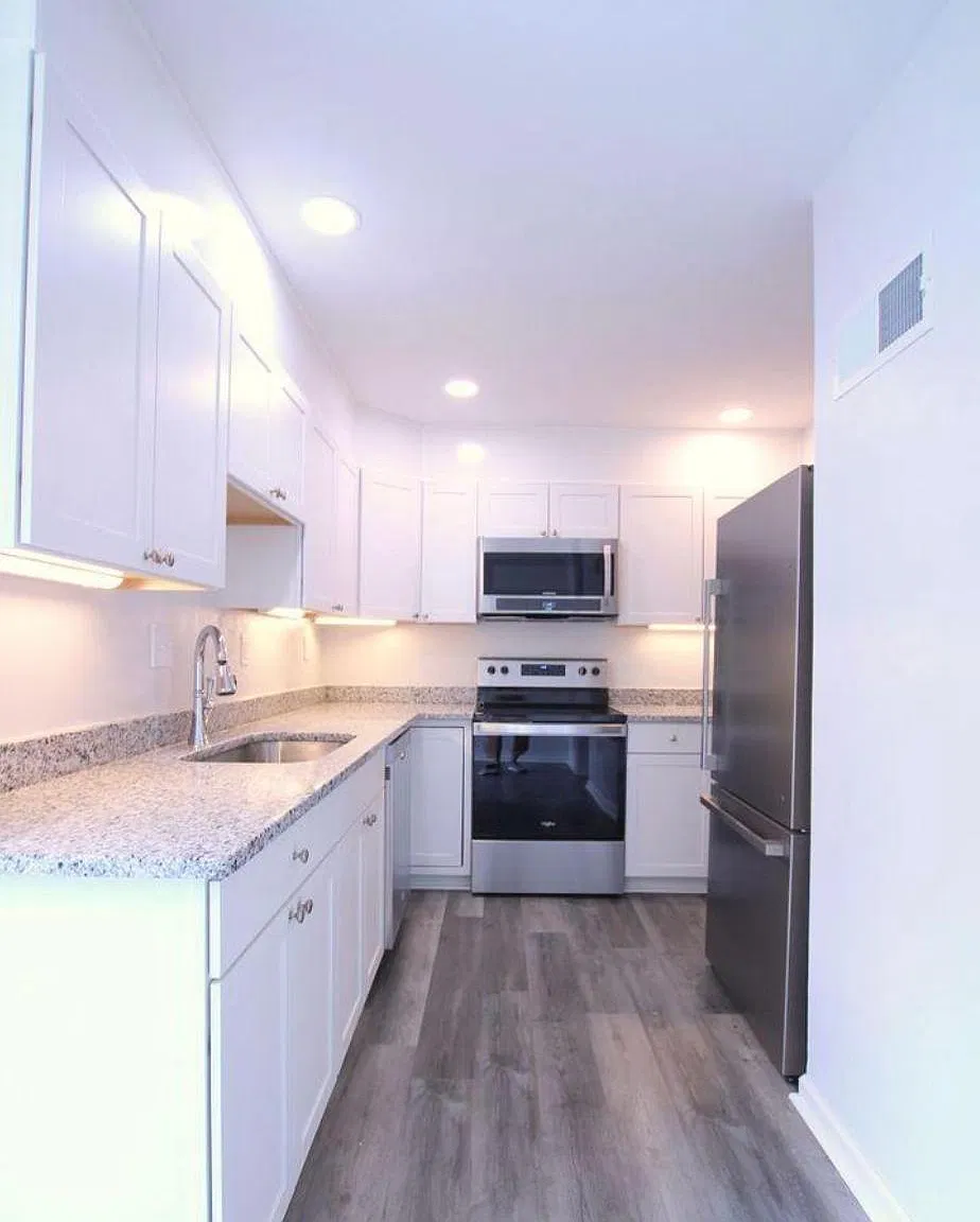 2 bed, 1.5 bath, 950 sqft, $1,990 — Photo 3