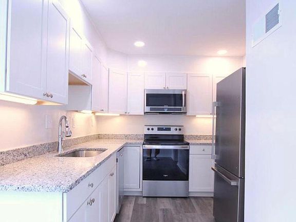 3rd image of 603 Denton Cir