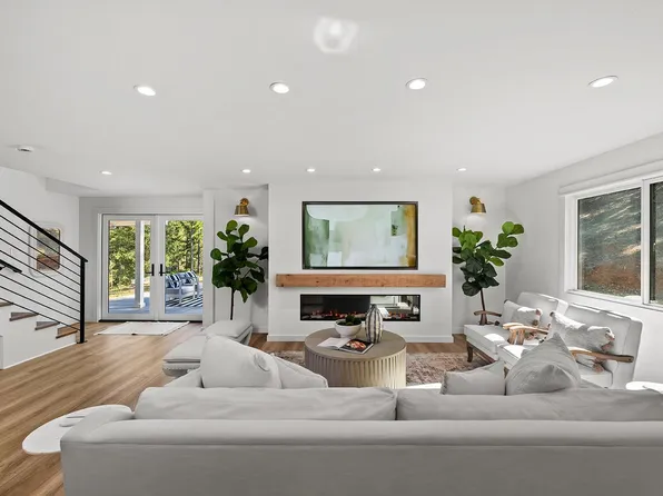 3229 W Dry Creek Road, Healdsburg, CA 95448