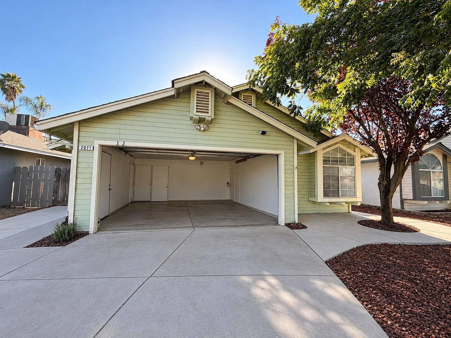 3 bed, 1252 sqft, $2,500 — Photo 2