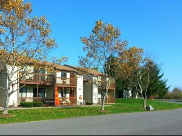 Candlewood Apartment Homes, 2450 County Road 28 APT 12B, Canandaigua, NY 14424