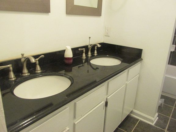 4th image of 3949 Winthrop Ave