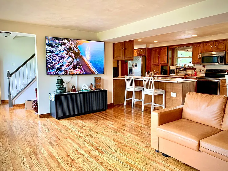 5895 Glen Hill Dr — Photo 2