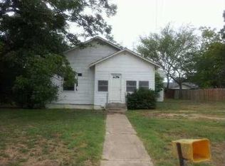 405 E Logan St, Calvert, TX 77837