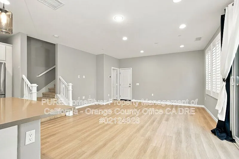 3 bed, 2.5 bath, 1652 sqft, $4,250 — Photo 2
