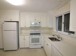 1019 W Roxbury Pkwy, Chestnut Hill, MA 02467