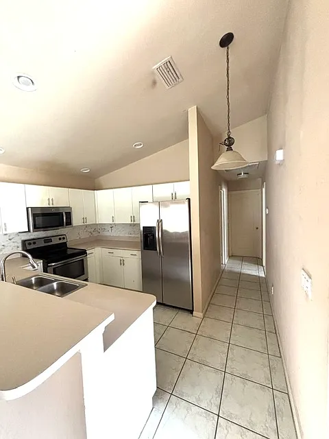 2 bed, 1100 sqft, $1,650 — Photo 4