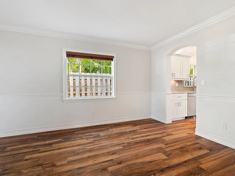 17735 Carver Ave — Photo 7