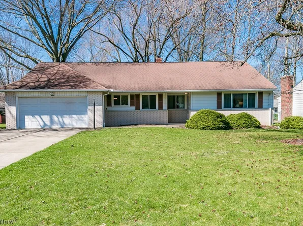 1040 Stanwell Dr, Highland Heights, OH 44143