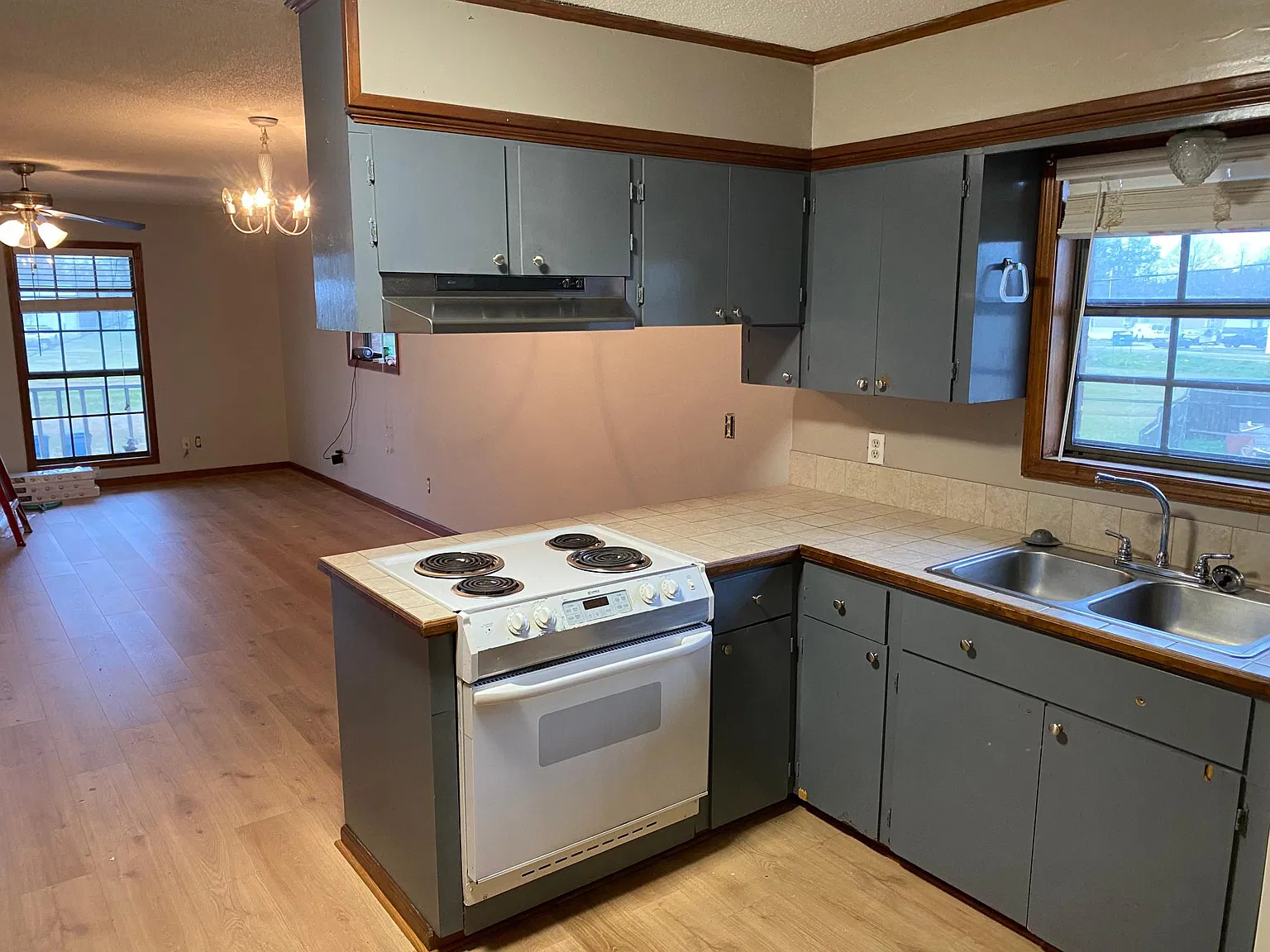 338 E Gloria Switch Rd — Photo 2