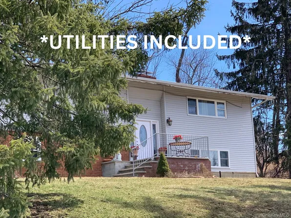 92 Hillside Rd, Poughquag, NY 12570
