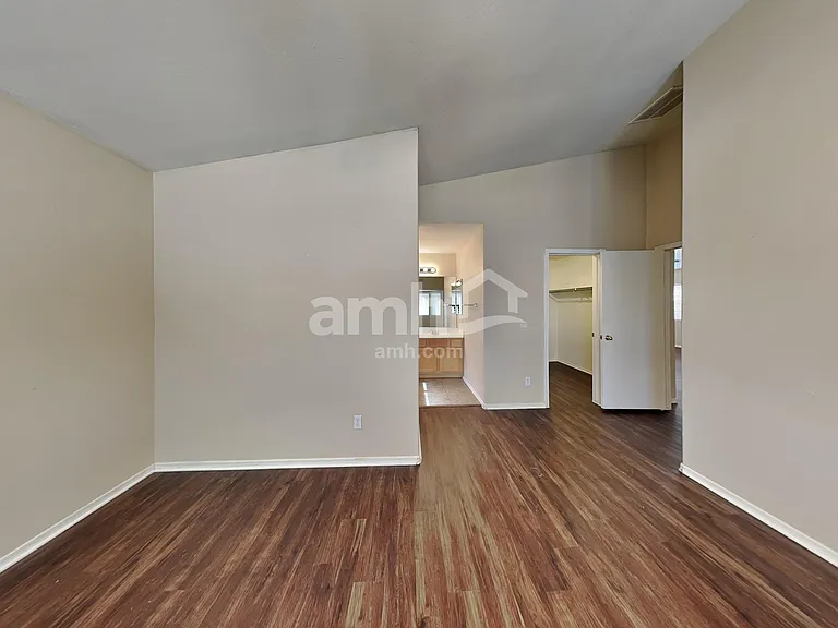 5354 W Jessica Ln — Photo 12
