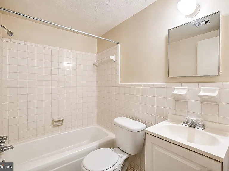 4921 Quarles St NE #103 — Photo 9