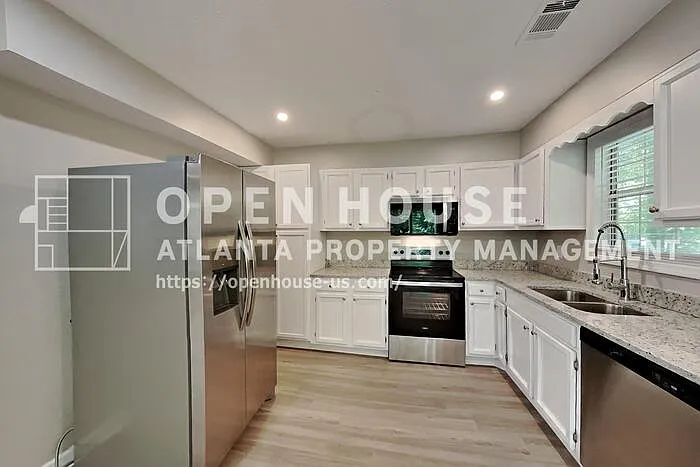 620 Gregory Manor Dr SW — Photo 5