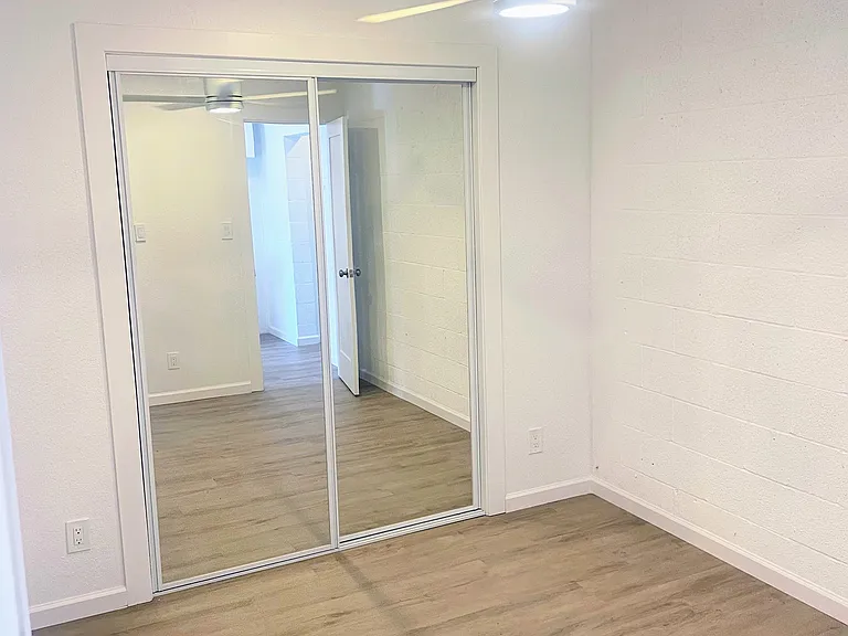 Bedroom, mirrored closet doors and ceiling fan