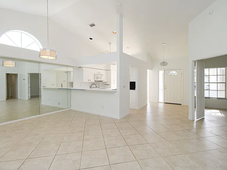 10201 Regent Cir — Photo 10