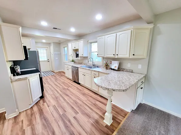 715 Elm St, Anoka, MN 55303