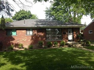 1119 Chippewa St, Mount Clemens, MI 48043