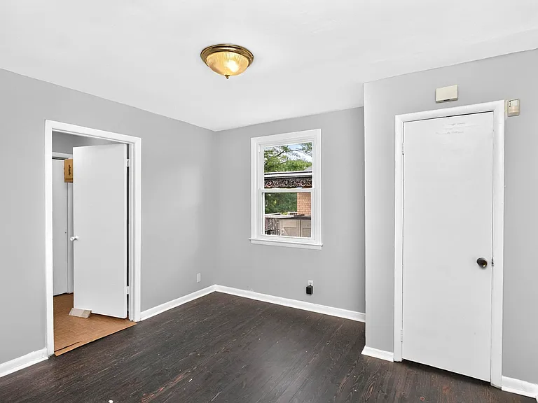 2423 Underwood St — Photo 16