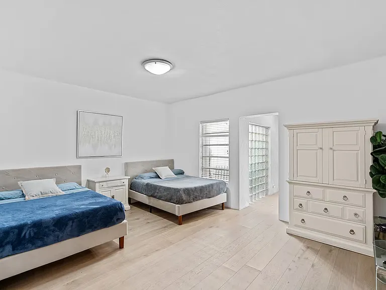 1134 Harrison St — Photo 16
