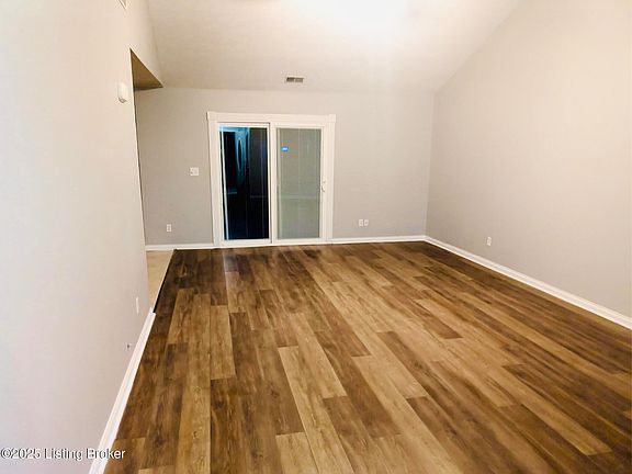 4th image of 200 Shady Glen Cir