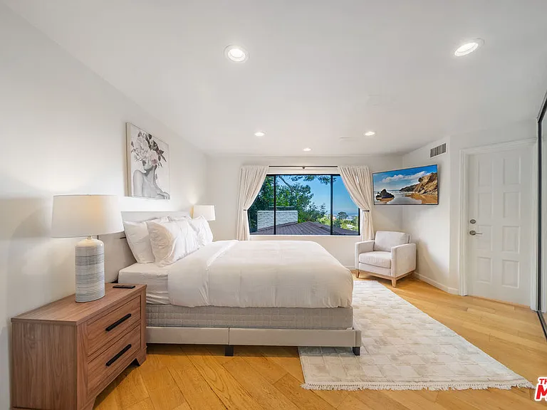 9305 Beverly Crest Dr — Photo 35