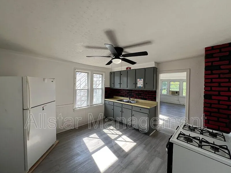 2 bed, 1.0 bath, 900 sqft, $995 — Photo 4
