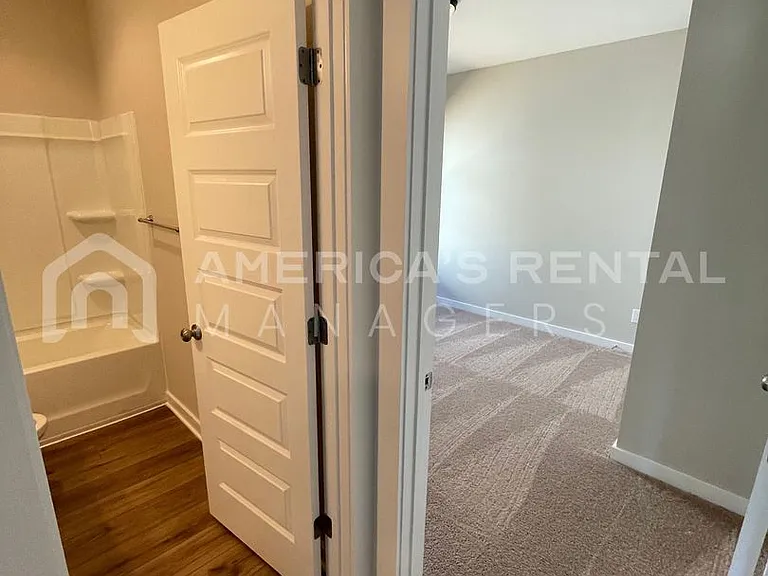 2124 Sullivan Dr — Photo 21