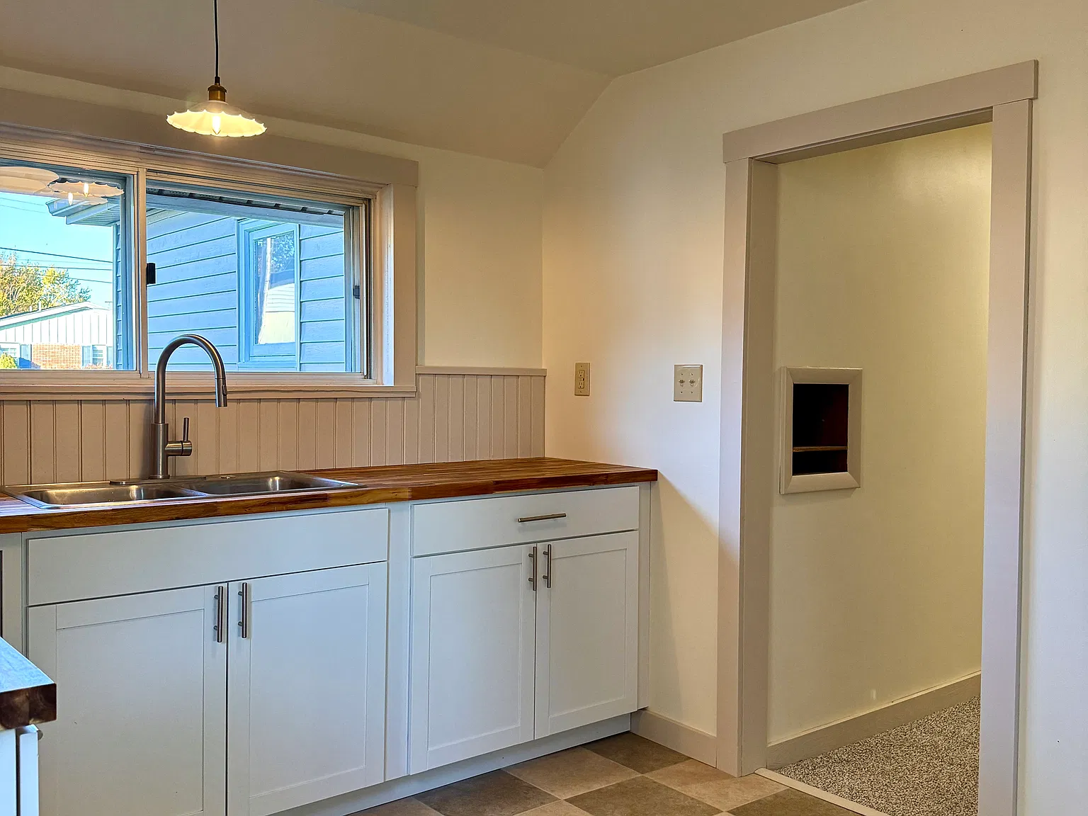 2 bed, 890 sqft, $1,350 — Photo 3