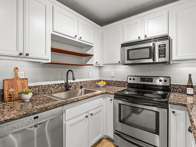800 N Mollison Ave N #21 — Photo 4