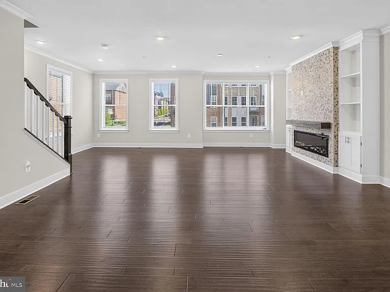 404 Sagan Pl — Photo 15