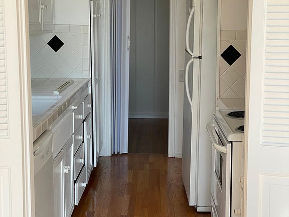 5th image of 11935 Dorothy St APT 302
