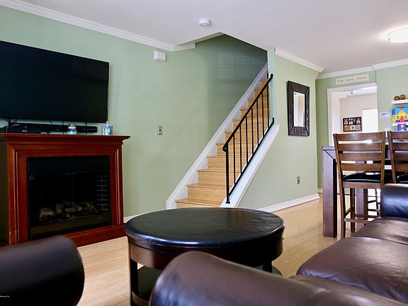 4th image of 295 Skyline Dr #C