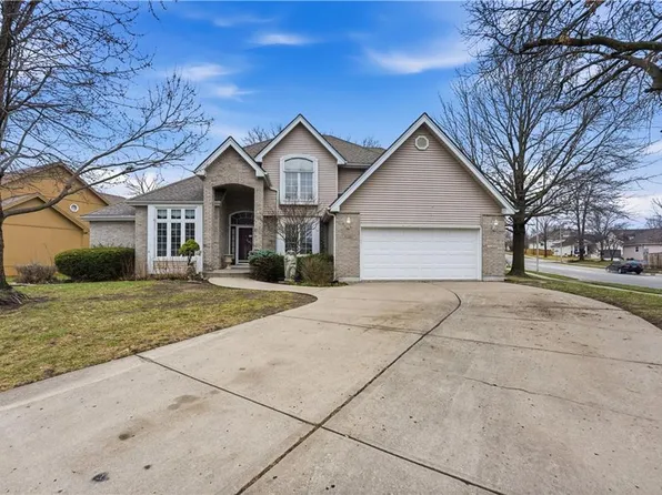 6124 N Elmwood Ct, Gladstone, MO 64119