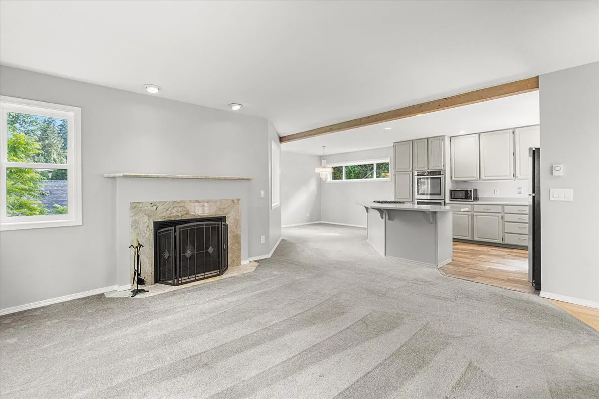 3 bed, 2.5 bath, 1960 sqft, $3,800 — Photo 2