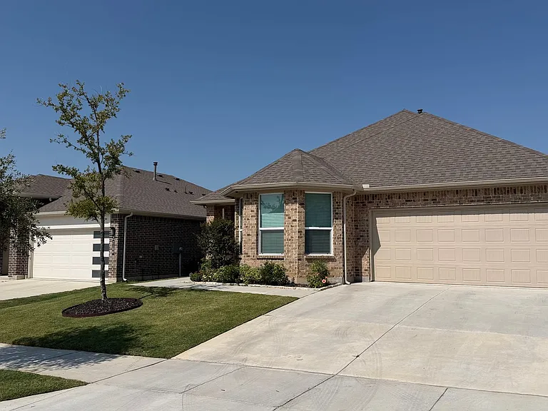 2104 Blackcap St — Photo 2