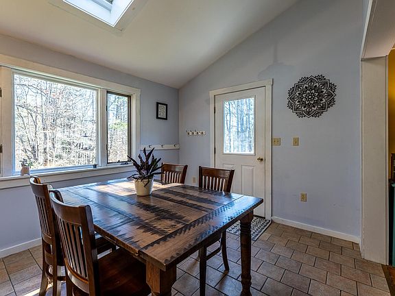 3rd image of 27 Bullock Rd