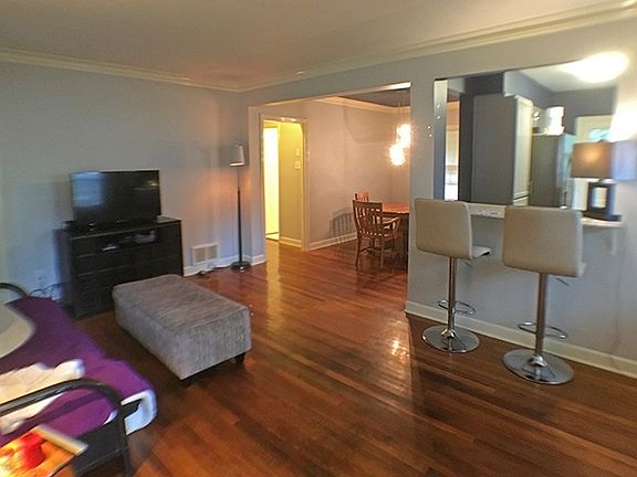 2nd image of 5010 Princeton Ave