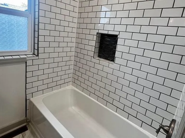 332 S Adams St — Photo 7