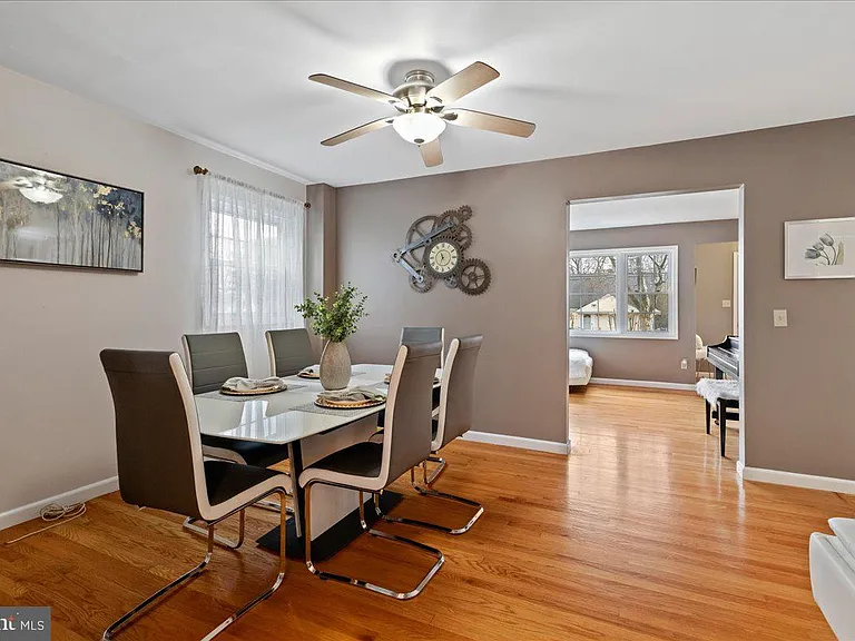 394 Franklin Ave — Photo 7